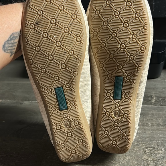 Jabasic - Classic Textured Cream Loafers - Womens 9 - Picture 3 of 5